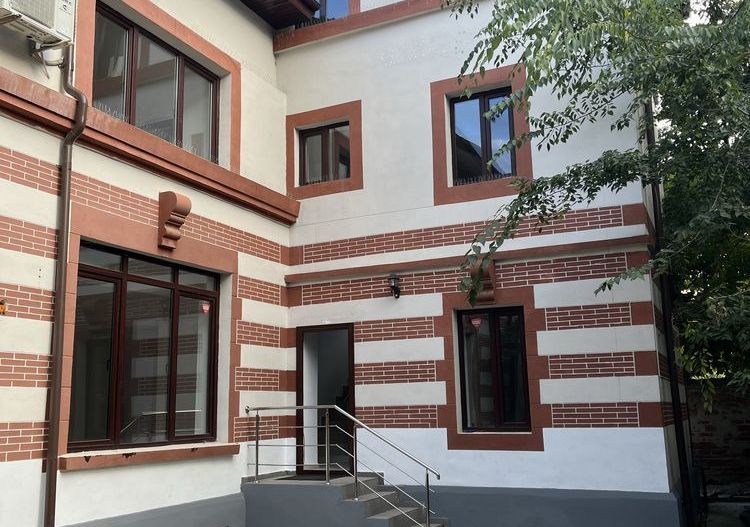 Casa Piata Victoriei/Sevastopol - Poză 1