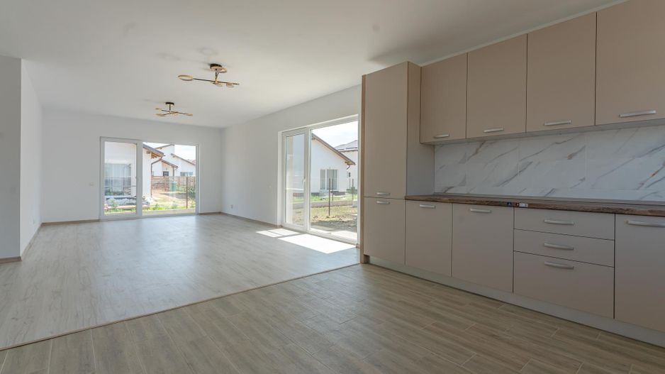 Casa de închiriat în Sânpetru - bucatarie mobilata si utilata - Poză 5