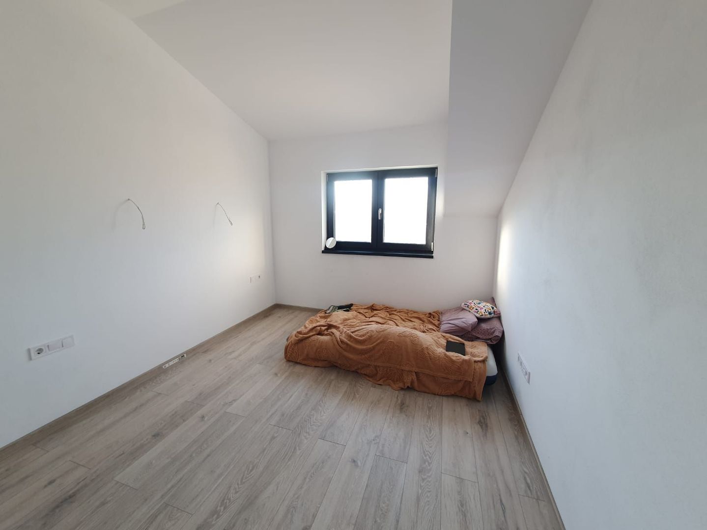 Locuință modernă, 2 camere decomandate, bloc tip vilă, Sânpetru - Poză 15