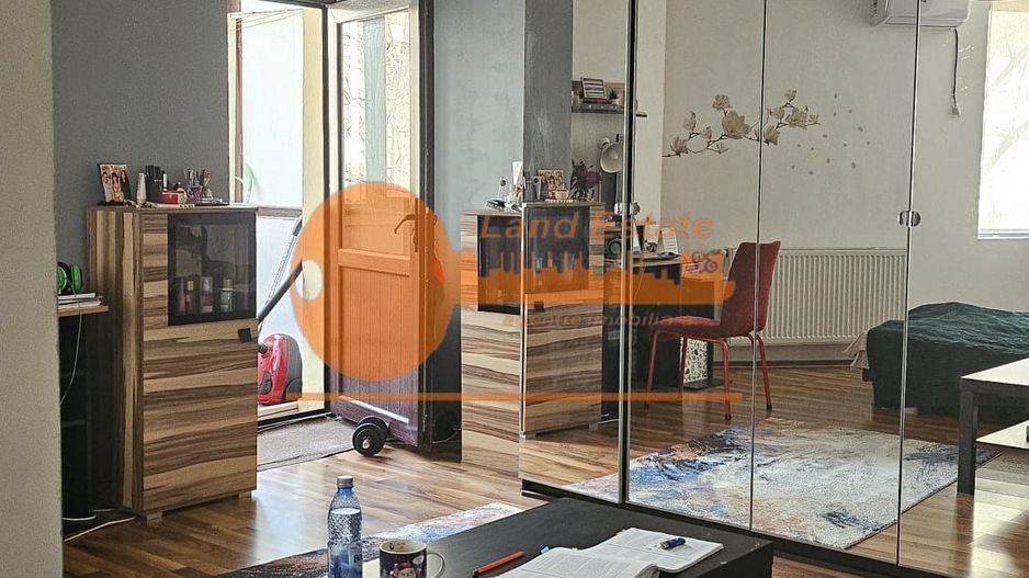 Garsoniera Gorjului (550m metrou-2008-Parcare ) - Poză 2