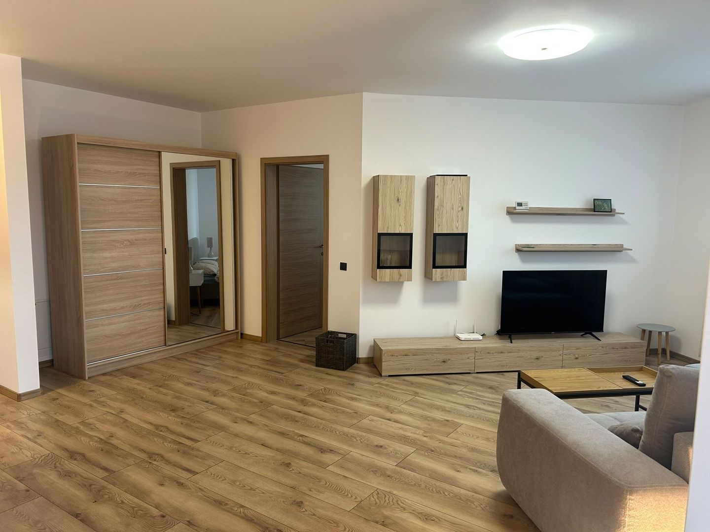 COMISION 0% ! VANZARE APARTAMENT 2 CAMERE CU GARAJ ZONA BMW ! - Poză 4