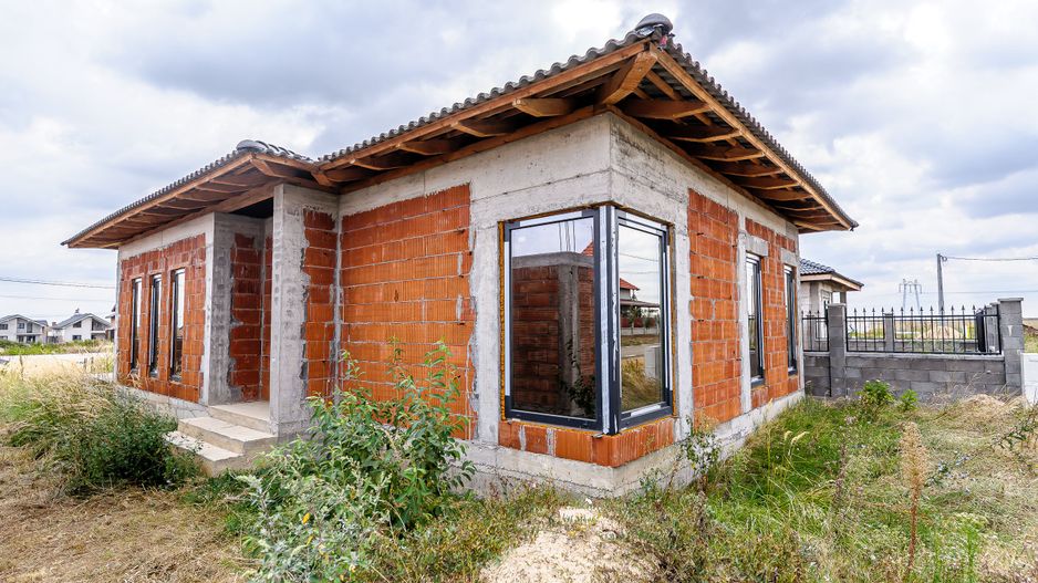 Casă nefinisata la sol in Fântânele, cartier nou Comsion 0 - Poză 4