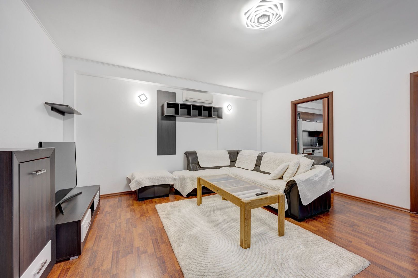 SI CASA SI AFACERE totul sub același acoperiș in Sector 5/Sălaj - LIDL - Poză 28