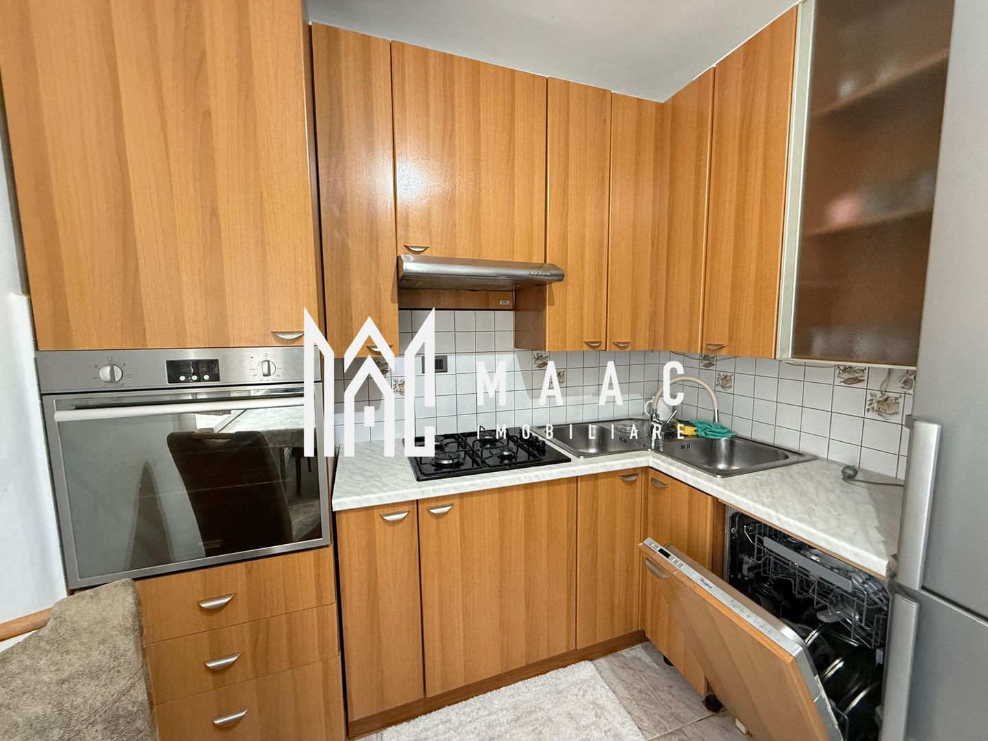 Apartament 3 camere | 2 bai | Renovat | Balcon | V. Aurie - Poză 4