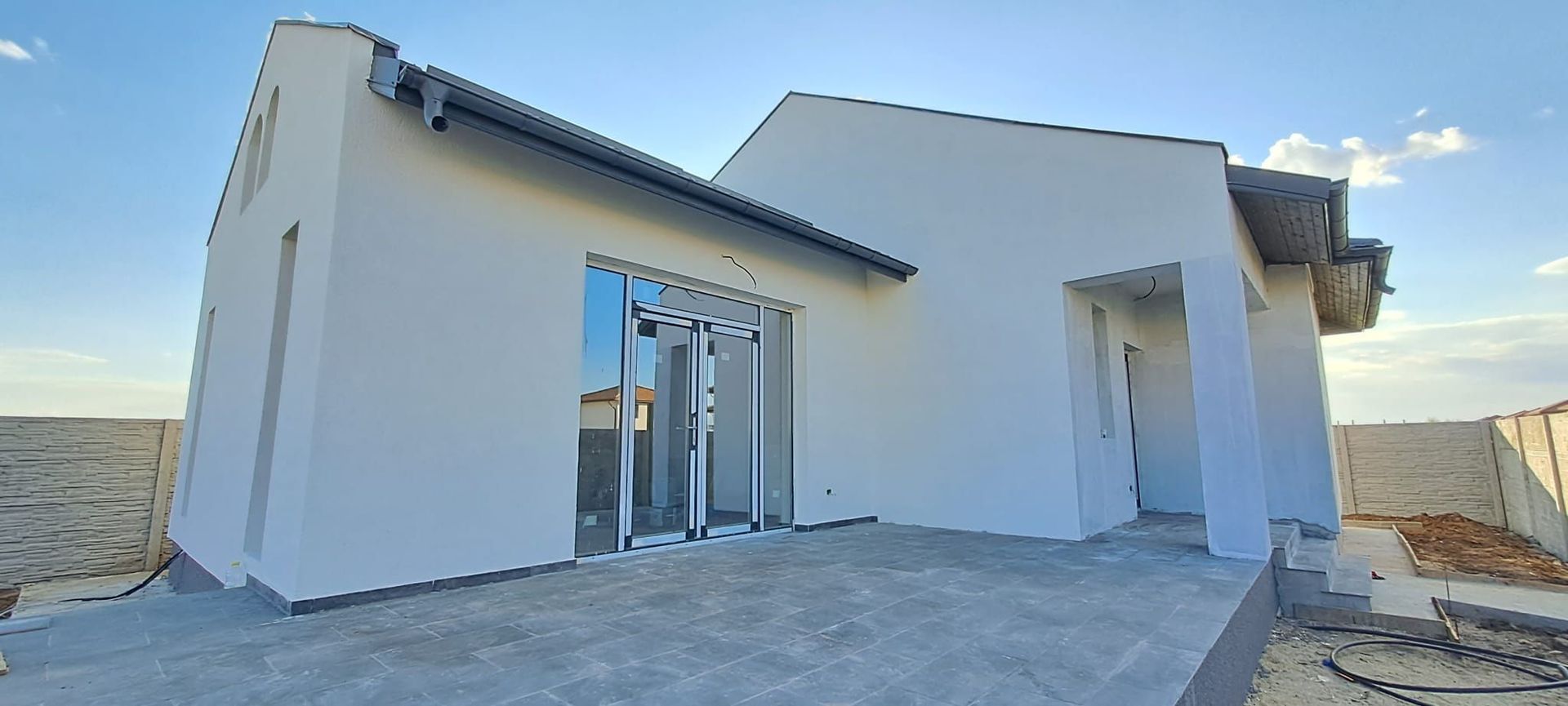 Casa individuala Dragomiresti Deal, utilitati, statii STB la 700 metri - Poză 3