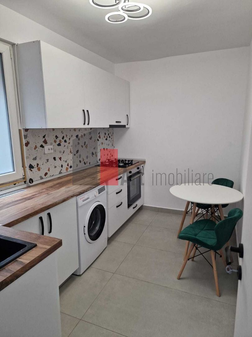 Inchiriez apartament  2 cam,metrou Eroii Revolutiei,complet renovat si utilat mo - Poză 3