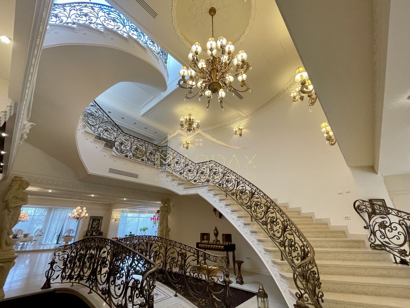 Impressive Villa *1500 SQM usable* 2613 SQM land / Open to the lake - Poză 7