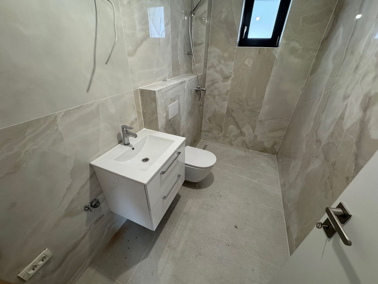 Apartament 2 camere 23 august OTOPENI - Poză 8