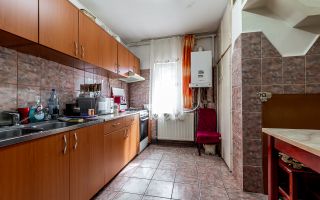Apartament cu 3 camere decomandat la parter in Confectii Comision 0% - Poză 2