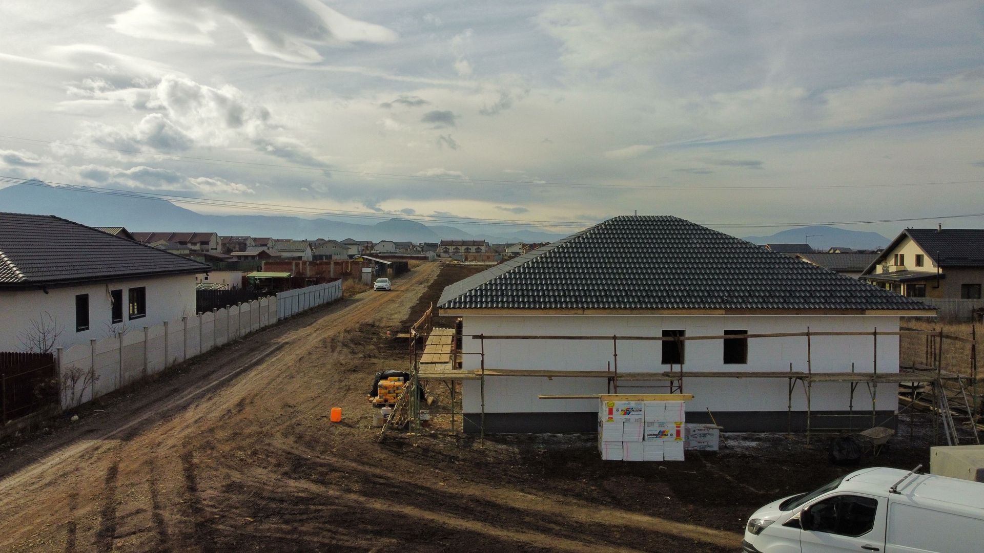 Casă pe parter de vânzare în cartierul Izvor - Poză 4