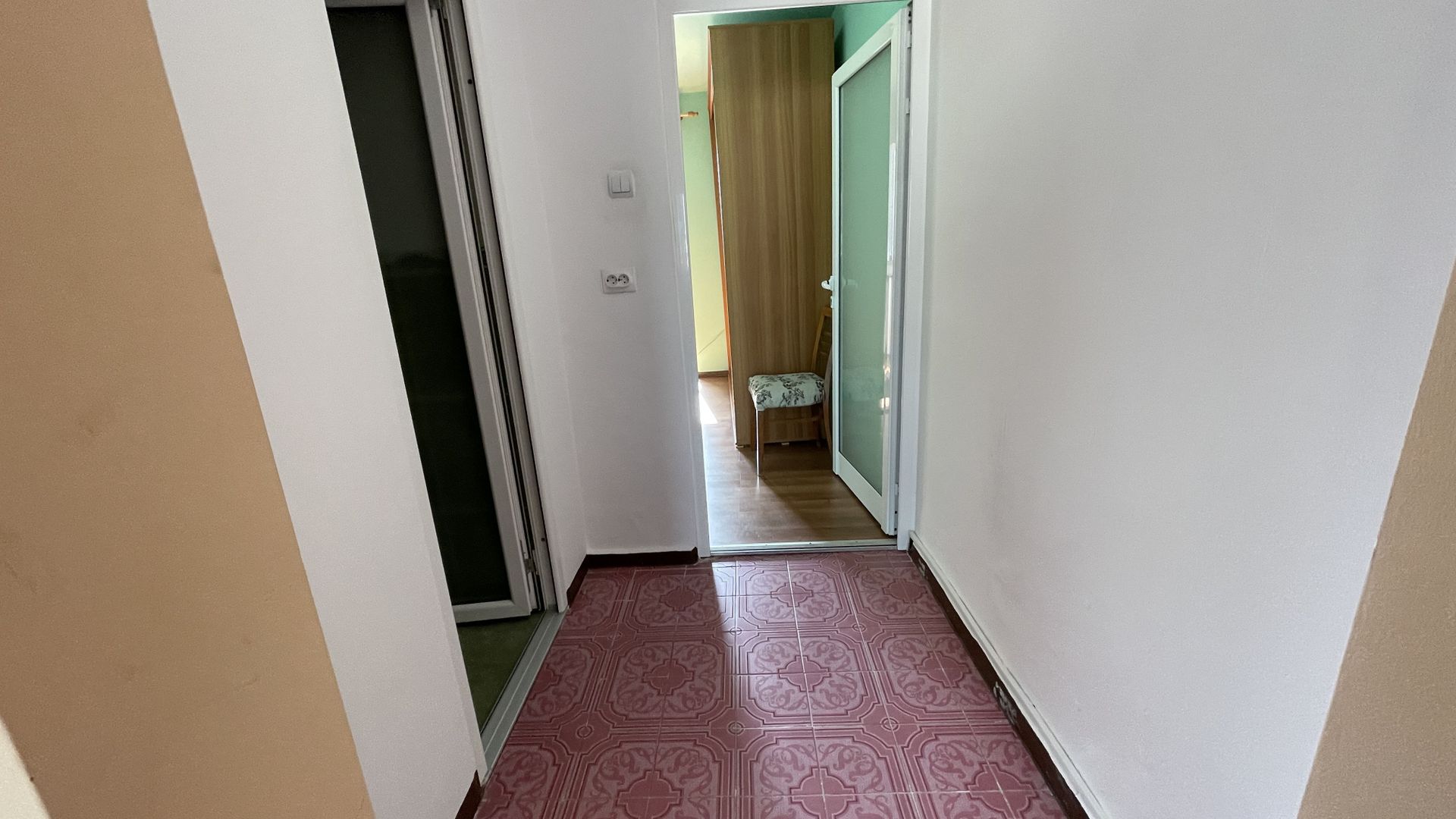 Apartament spațios cu două camere, etajul 4 cu acoperiș. - Poză 15