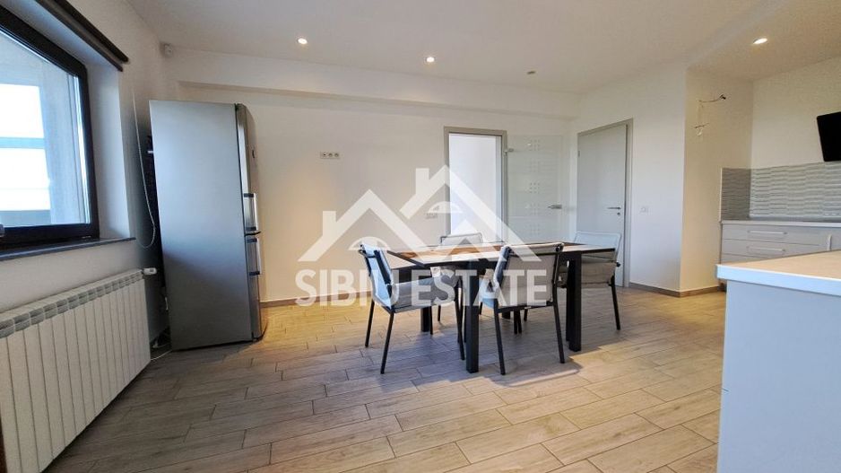 Casa Sibiu, terase panoramice, garaje, teren mare, Sura Mica - Poză 19