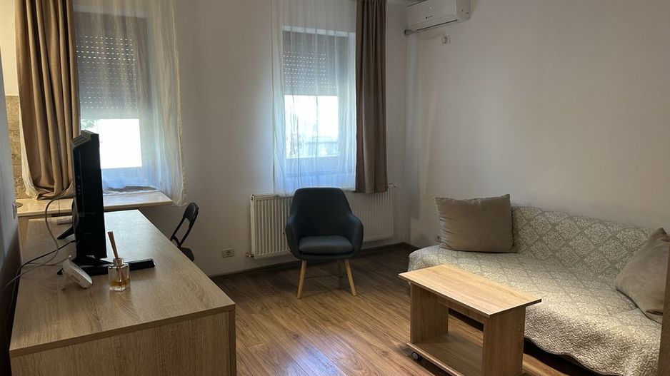 Giroc-Hotel IQ | 1 Camera | Mobilat si Utilat - Poză 1