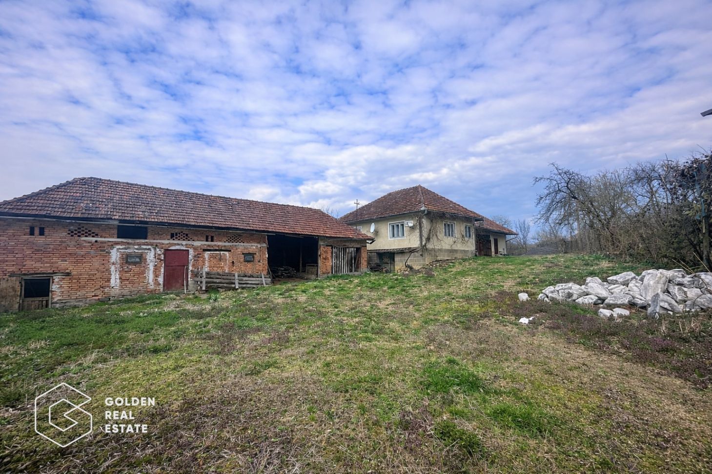 Casă cu teren generos 1.944 mp, Măgulicea, Vârfurile - Poză 2