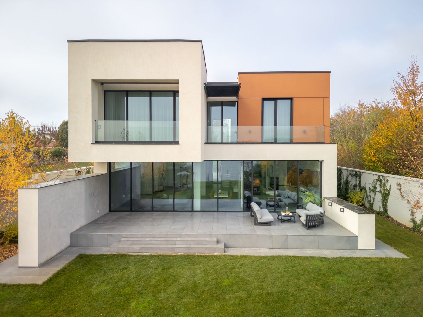 Smart-Home nZEB spectaculoasa Bucuresti Sector 1 cu deschidere lac -teren 2000mp - Poză 1
