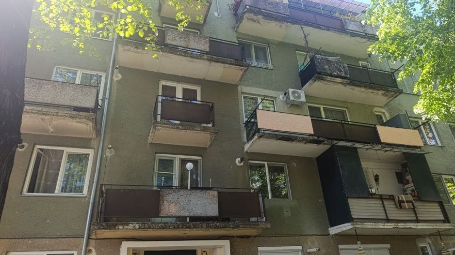 BRASADAS vinde ap 2 cam etaj 3/4 - Poză 1