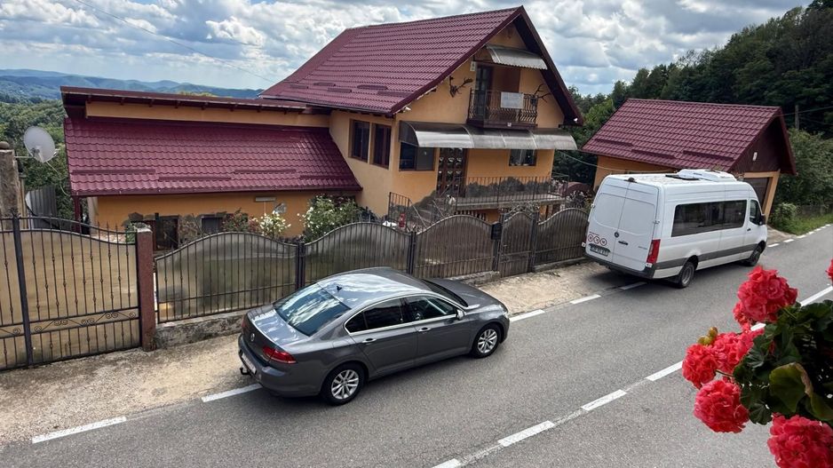 Vila S+P+1,+ garaj inchis + terasa si teren intravilan 6300 mp - Poză 41
