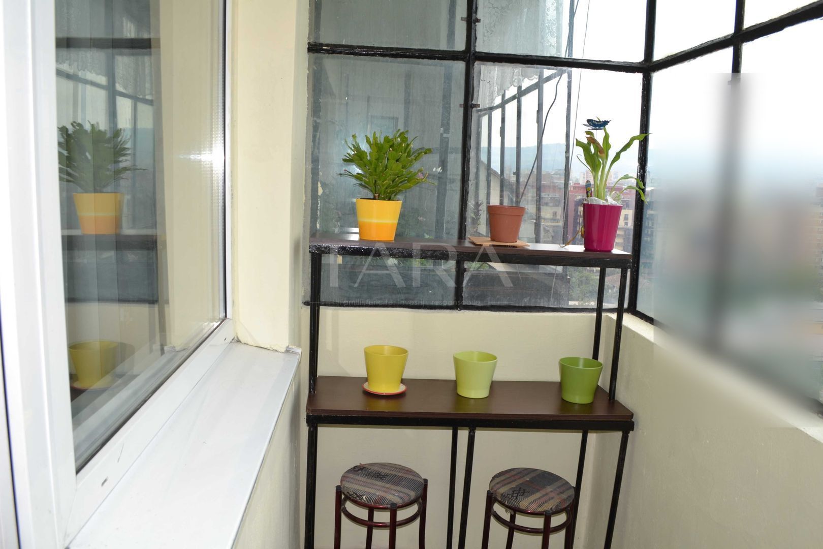Apartament cu 2 camere decomandate, 2 balcoane, zona Aurel Vlaicu. - Poză 2