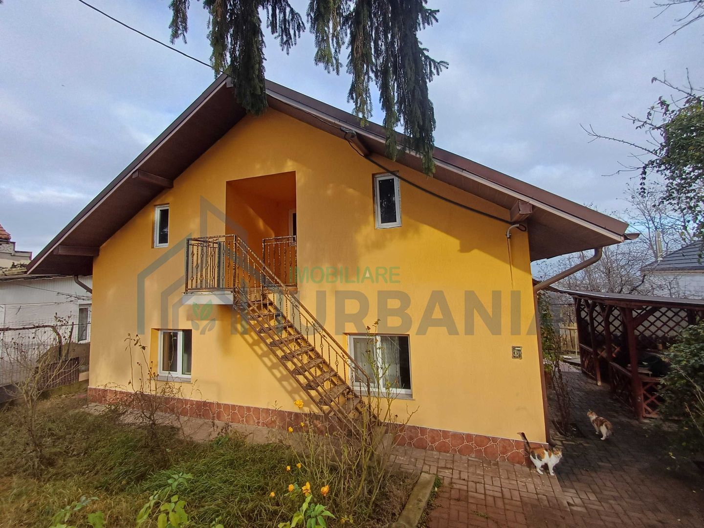 Casă de vânzare în Pașcani - Poză 1