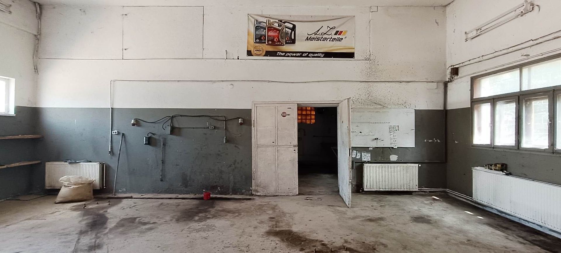 Proprietate cu 2 hale si casa la inchiriat,teren 1350mp - Poză 3