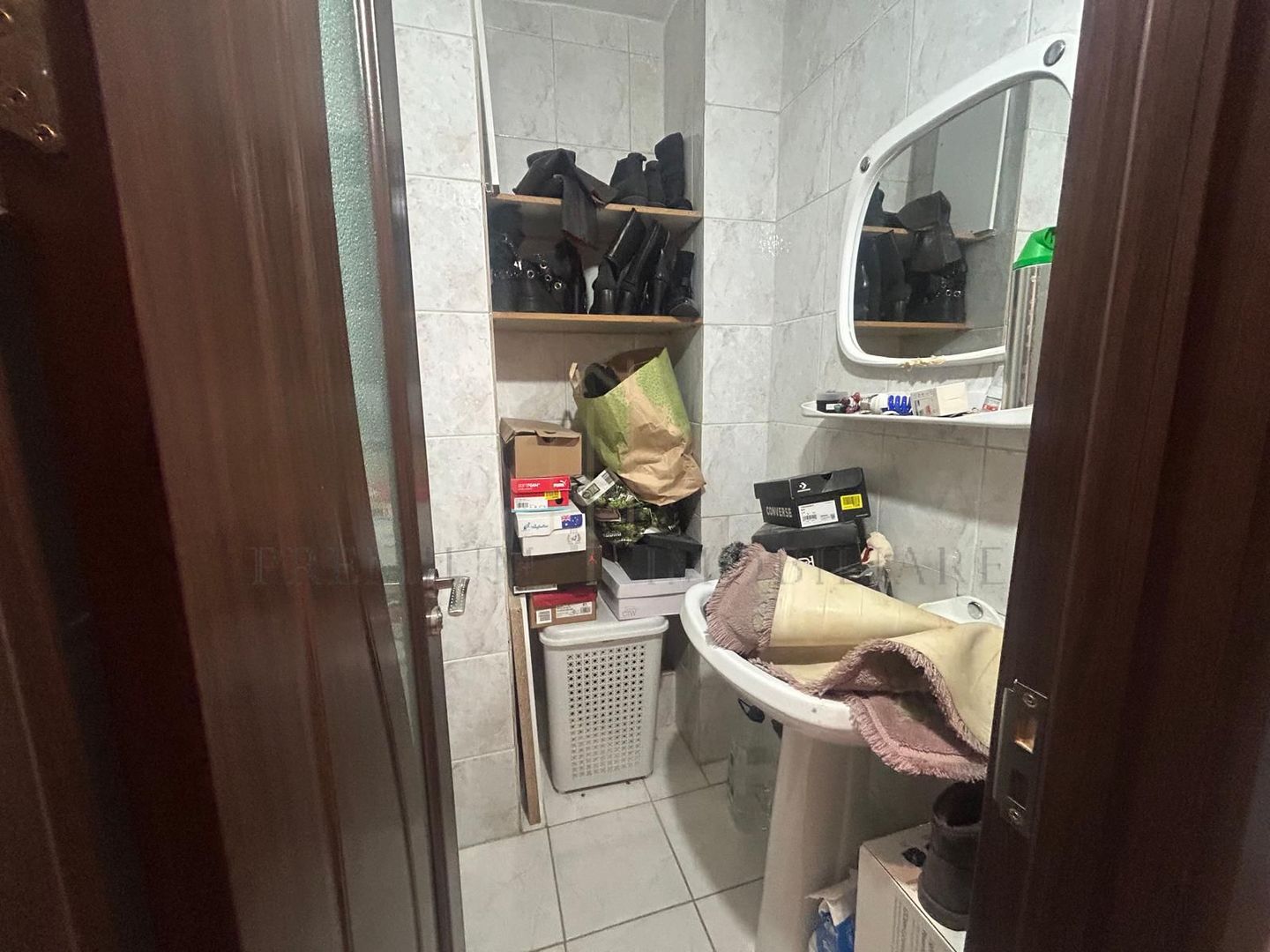 De vanzare Apartament 3 camere zona de jos - Poză 4