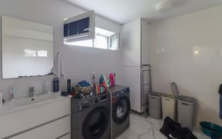 Casa insiruita cu finisaje de lux in cartierul Europa - Poză 24