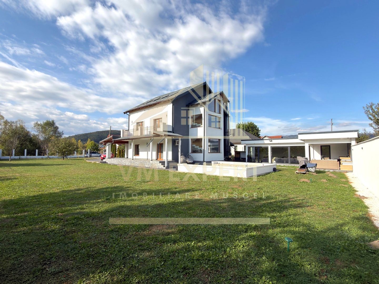 CASĂ 5 CAMERE TEREN 1600 MP CAMPULUNG - Poză 2