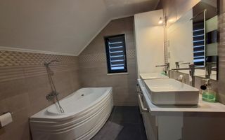 Casa individuala echipata premium cu 4 camere si 2 bai in Cristian - Poză 11