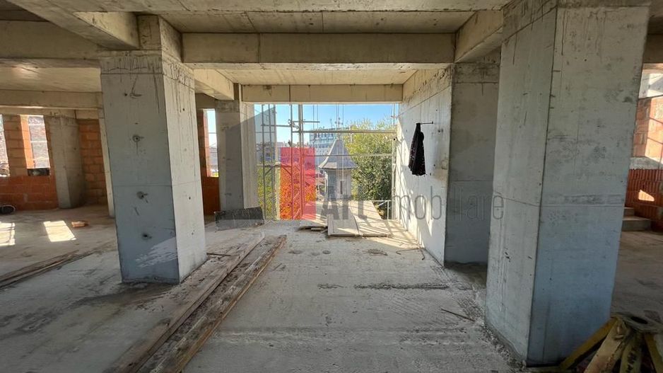 Spatiul "MALNOVA", imobil exclusivist comercial/birouri - Poză 3