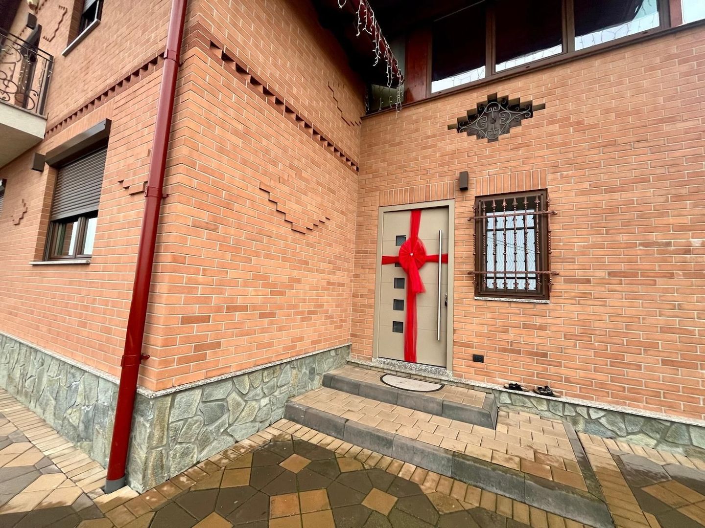 CASA COMPLET UTILATA SI MOBILATA MODERN CU GRADINA | 1100 MP |MARGINEA - Poză 43