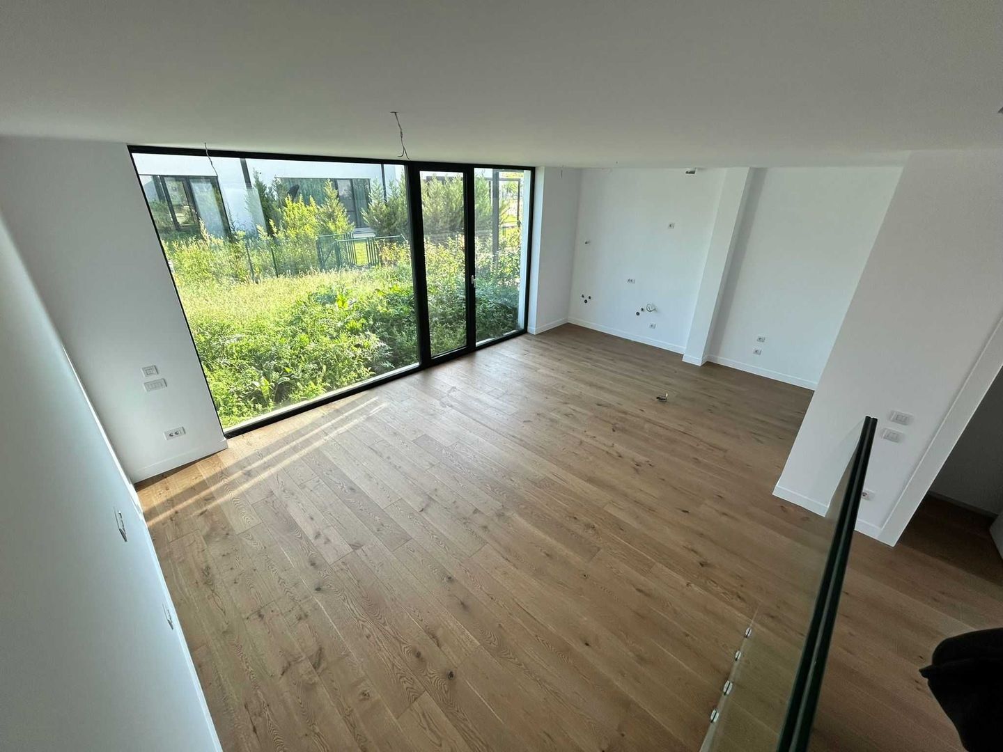 Casa de vanzare 3 camere Amber Forest Tunari - Poză 2