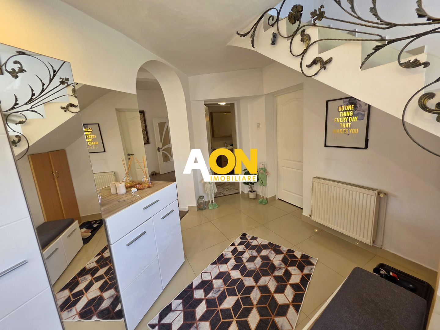 1/2 Duplex mobilat, utilat, 3 camere, 323 mp teren, Cetate, zona Schit - Poză 4