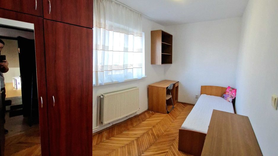 Inchiriez apartament CETATE - 3 camere plus living cu bucatarie - Poză 5