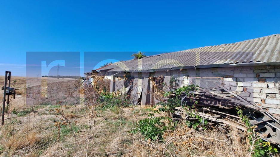 VANZARE CASĂ + TEREN INTRAVILAN 2750 MP + TEREN ARABIL 7000 MP | DESCHIDERE 15 M - Poză 3