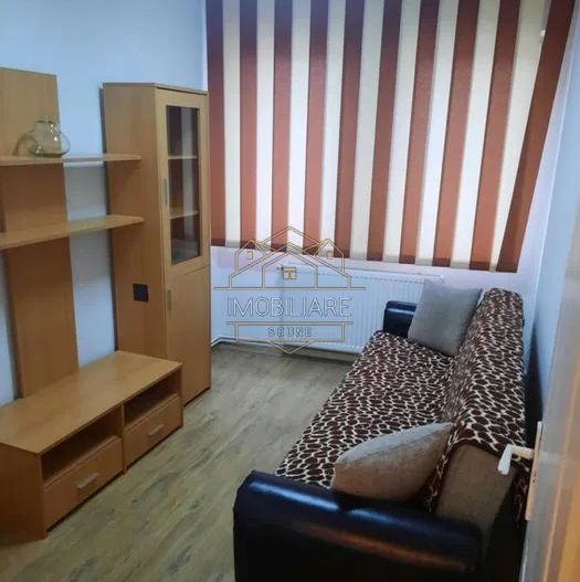 Apartament cu 3 camere de închiriat în zona Centrală - Poză 3