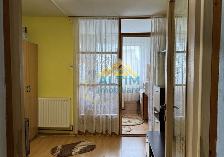 Garsonieră complet mobilată, cartier Tractorul - Poză 1