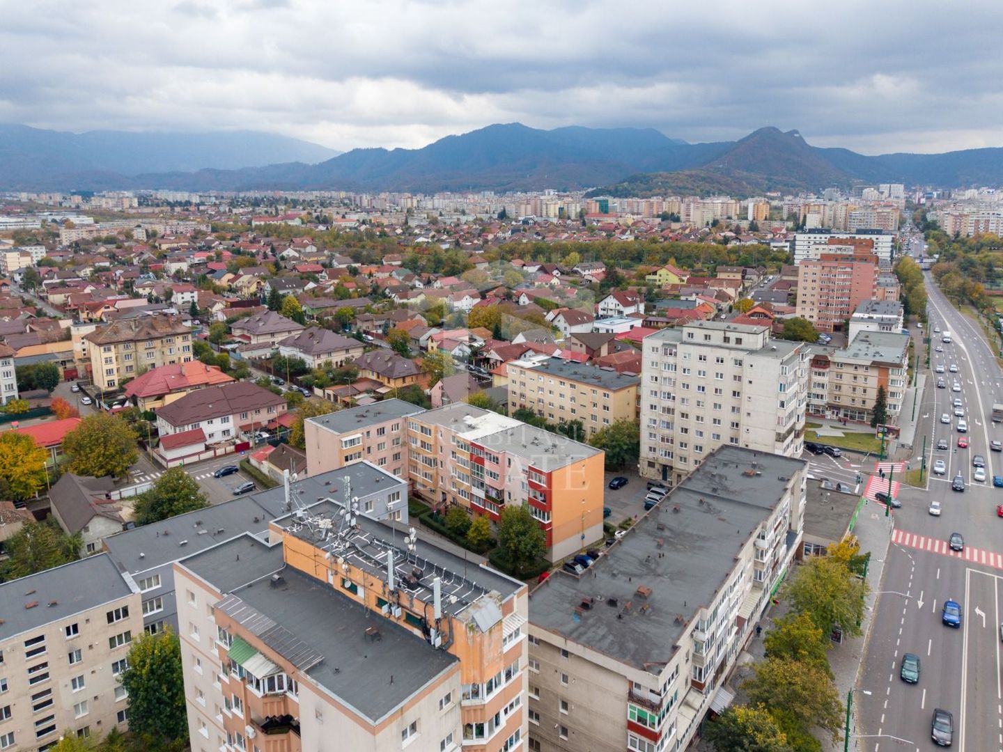 Triaj-Coresi-3 camere+2 bai-70 mp utili NERENOVAT - Poză 6