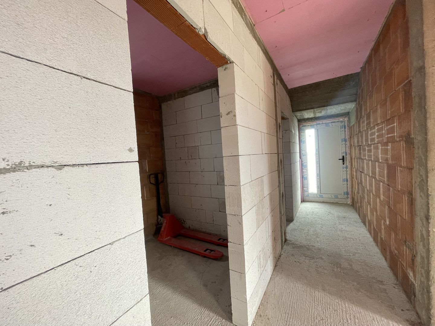 CASA LA ROȘU 220 MP | ZONA RETRASA CU VEDERE PANORAMICA| MARGINEA - Poză 11