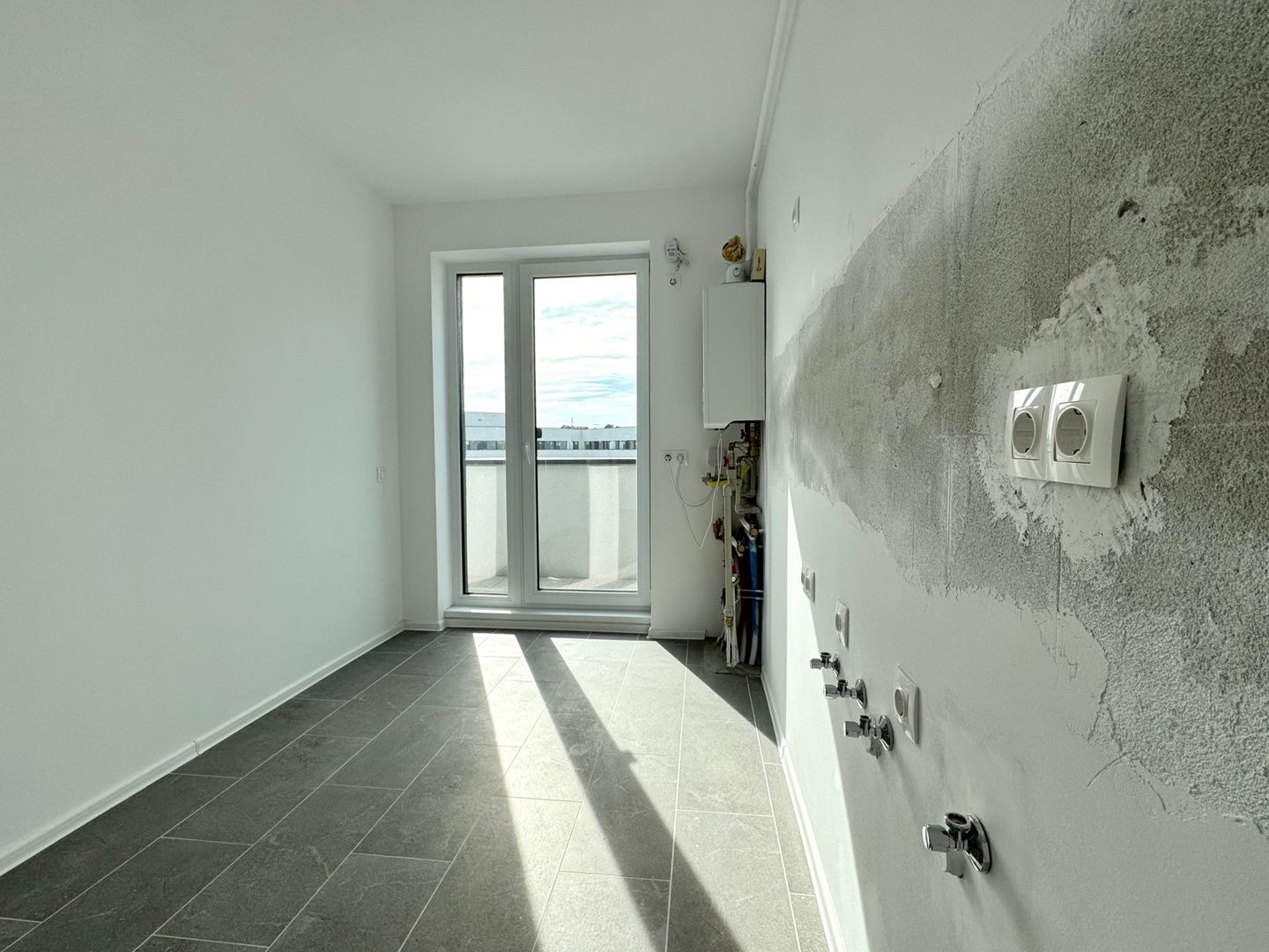 3 camere. Bucătărie închisă. Vedere panoramică. Reper Mall Colosseum - Poză 5