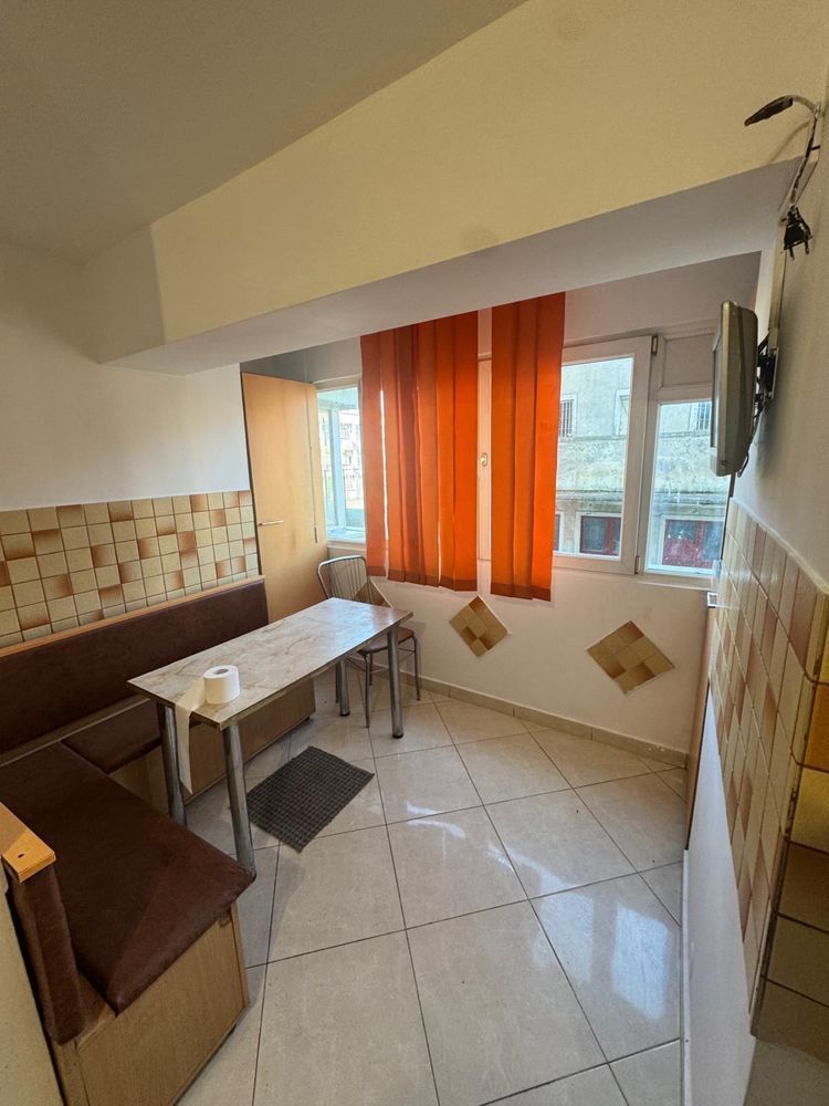 Inchiriez apartament nemobilat 4 camere Pantelimon - Poză 3