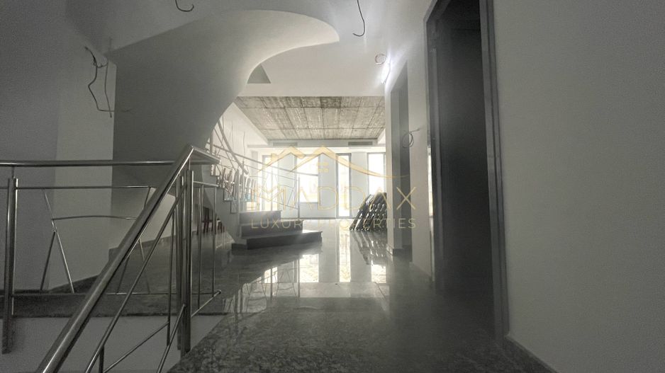 Spatiu comercial***300 mp***Cladire noua// Centrul Istoric - Poză 2