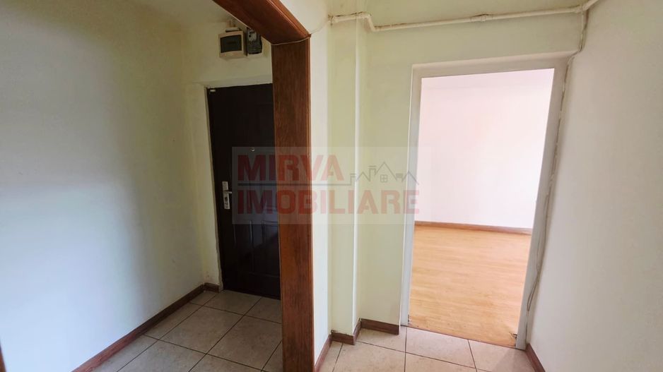 Vanzare apartament 2 camere decomandat, Malu Rosu, parter inalt - Poză 6