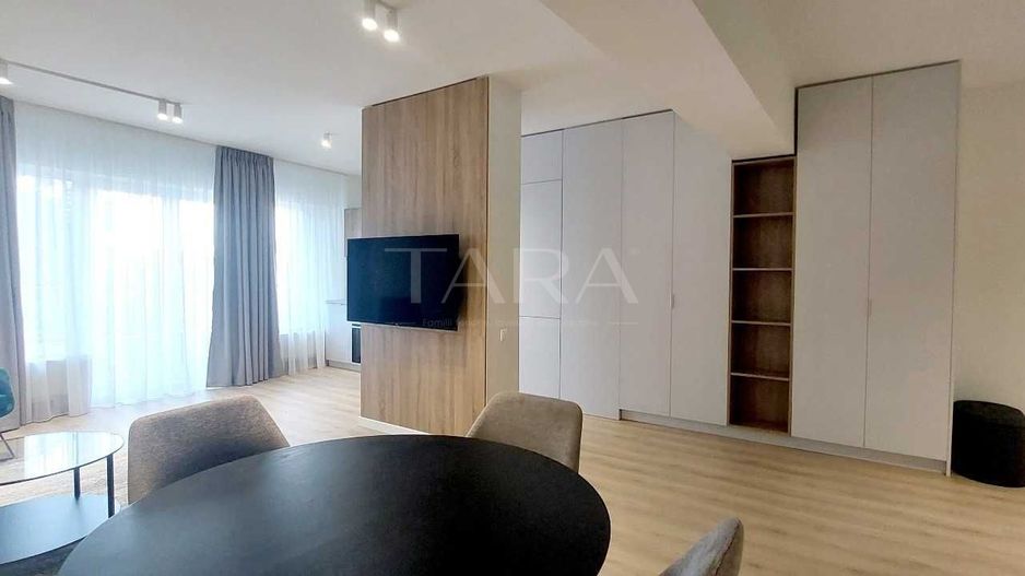 Apartament cu 2 camere de vanzare Plopilor - Poză 3