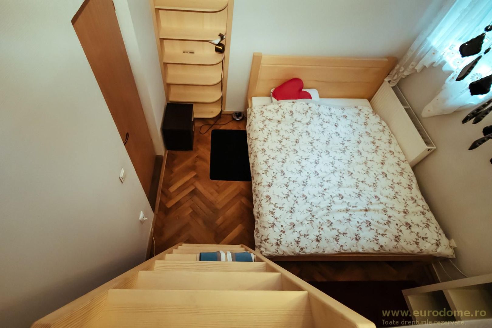 Piata Sfatului, apartament  deosebit, luminos, cu priveliște frumoasă - Poză 15