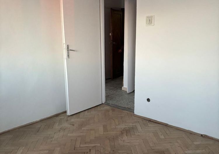 Ap. 2 camere, zona Dambovita, etaj intermediar, centrala termica - Poză 8