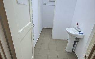 Închiriez o cameră  de 18 mp. - Poză 4