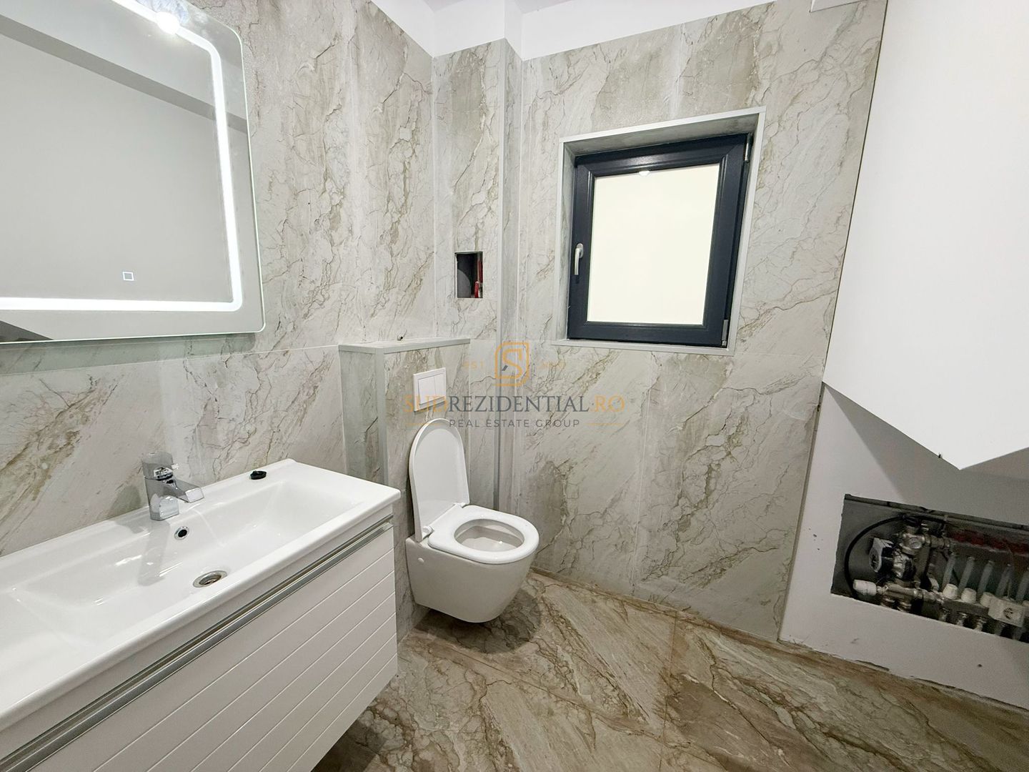 Vila individuala cu 5 camere / 3 bai / dressing / teren 343 mp - Poză 6