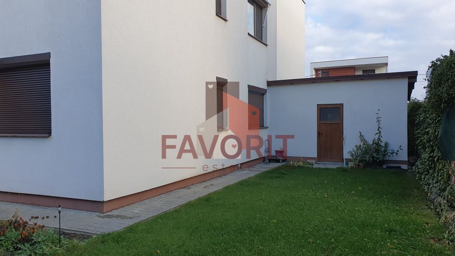 Disponibil imediat. Curte privata. 2 locuri de parcare - Poză 4