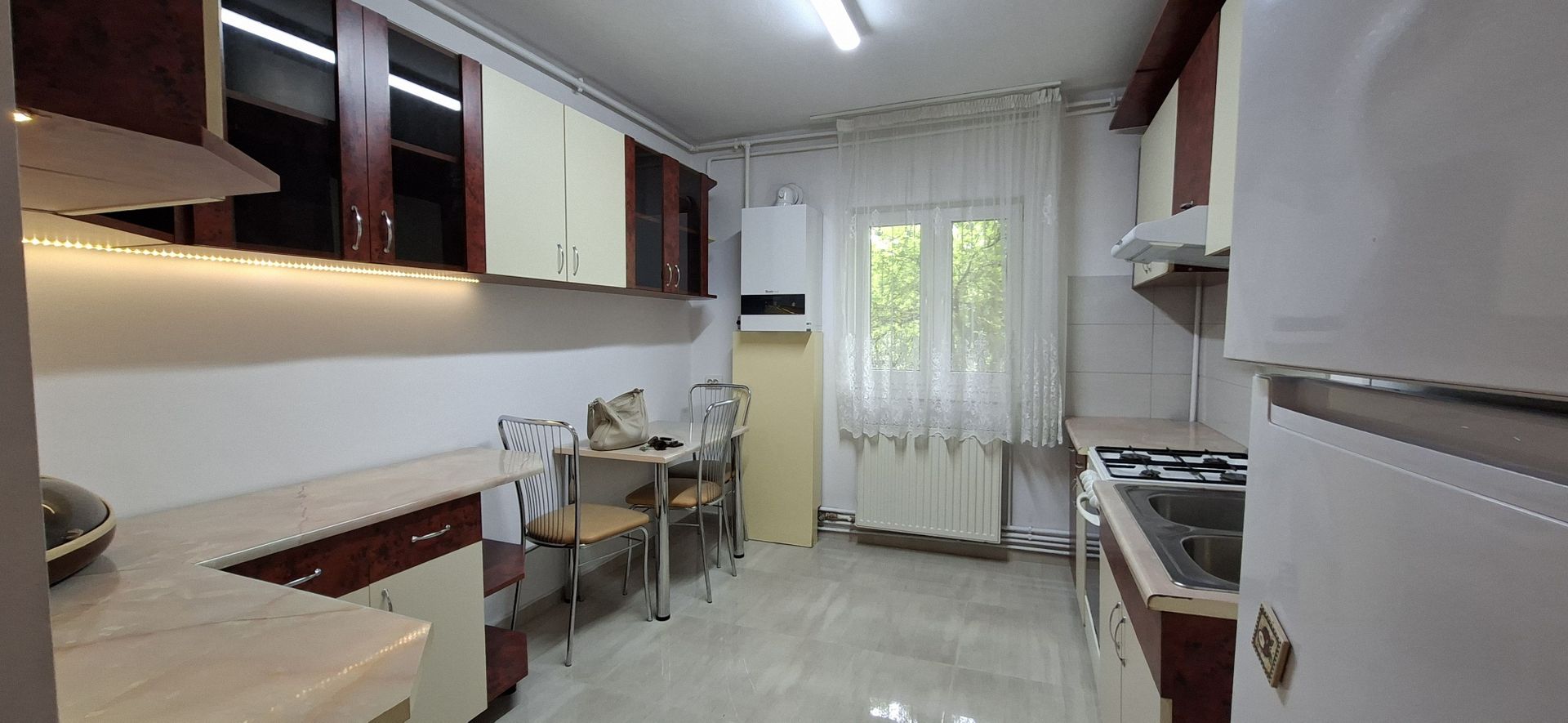 Apartament de inchirat cu 4 camere + garaj- Torontalului - Poză 3
