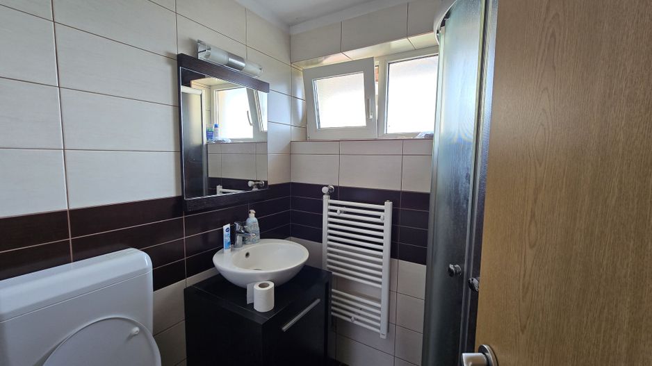 Apartament 2 Dormitoare, 2 Bai, Dumbravita, Curte interioara cu loc de joaca - Poză 8